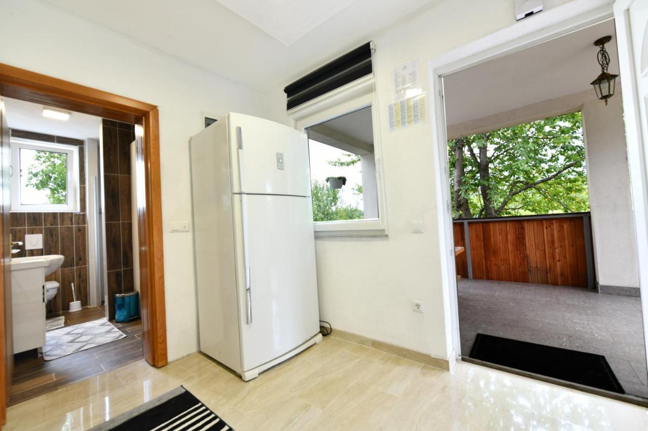 Lora Apartment Rakovica Exterior photo