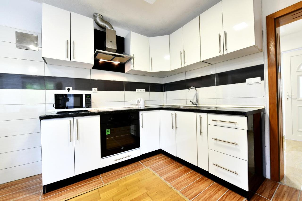 Lora Apartment Rakovica Exterior photo